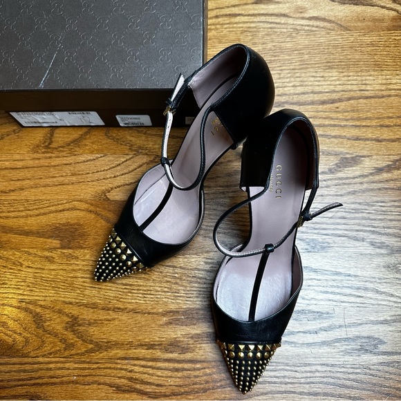 Gucci Black Leather T Strap w/Gold Tone Metal Toe Studds - Picture 2 of 7